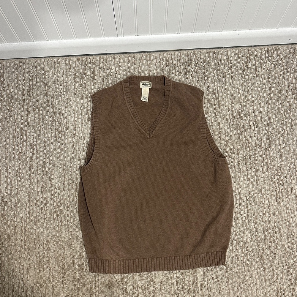 L.L Bean Men's Chocolate V-Neck Sweater Vest (326)